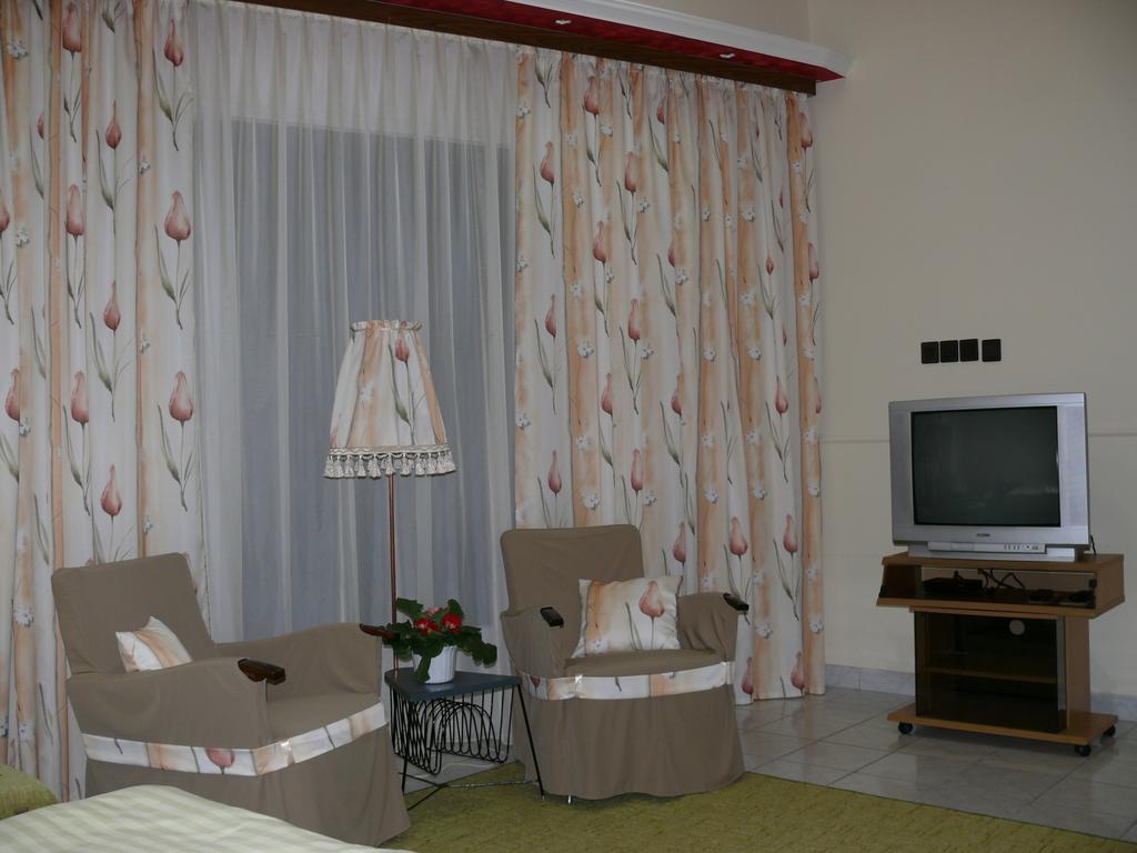 Madacsi Vendeghaz Apartment Kiskoros Exterior photo